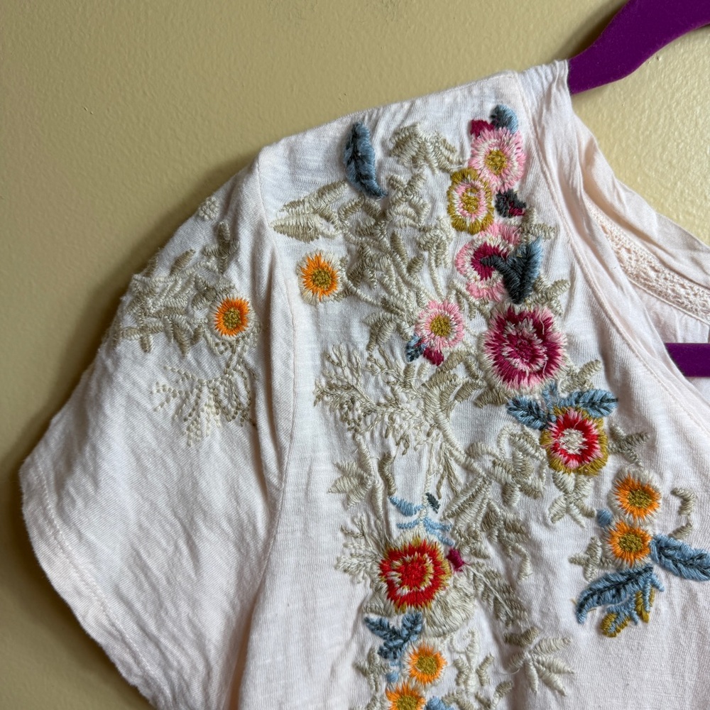 Sundance Embroidered Cream Blouse with Multicolor Floral Accents - Picture 3 of 9